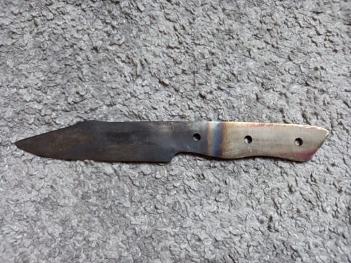 Der schwarze Teil des Messers kommt durchs hÀrten.